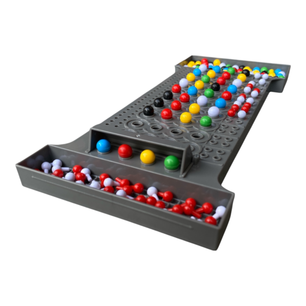 Grijs Code Breaking spel met gekleurde pinnetjes